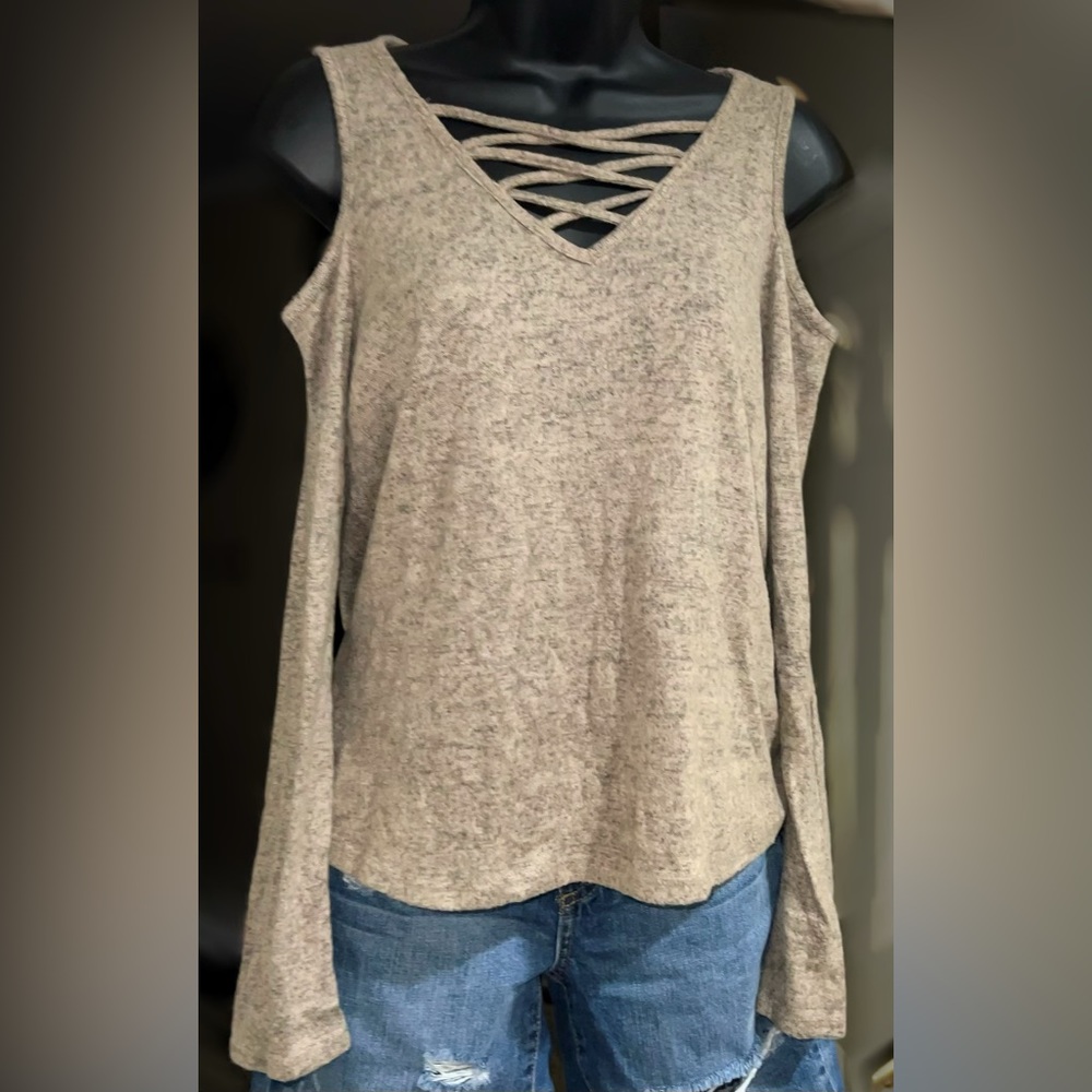 Women’s cold shoulder sweater top.  Taupe with Heather pattern.  Size S